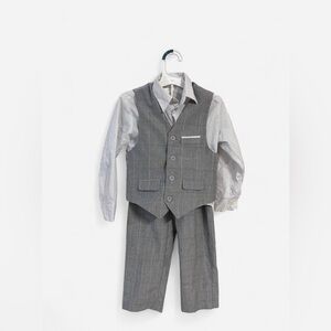 Toddler 4T Gray Vest with Polka Dot Shirt & pants
(3pcs)